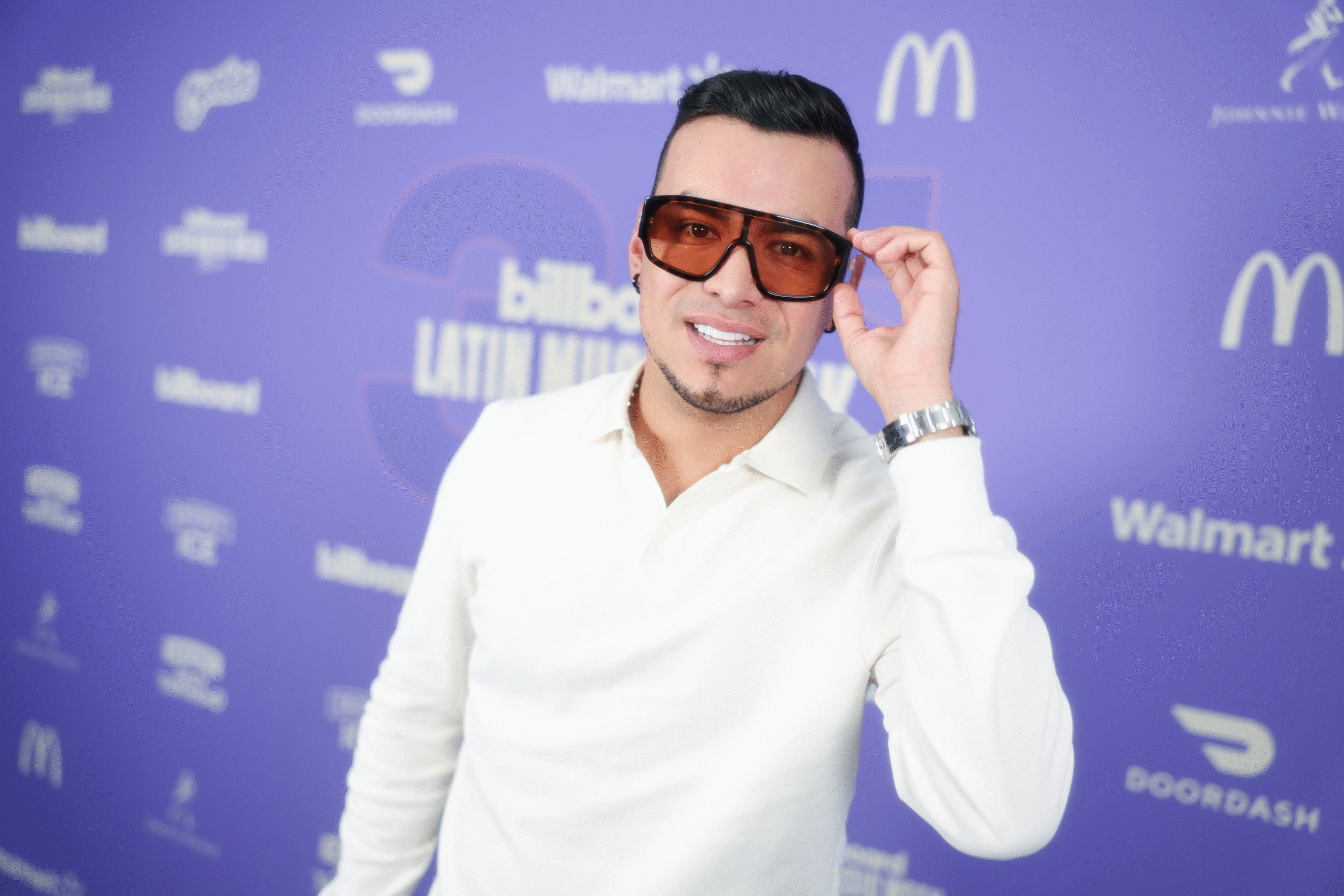 Read more about the article Popular Colombian singer dies in a plane crash hours before a concert, after previously sharing recurring dreams about dying in one.